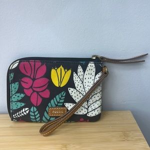 Fossil Eliza dark floral Wristlet/ Multicolor